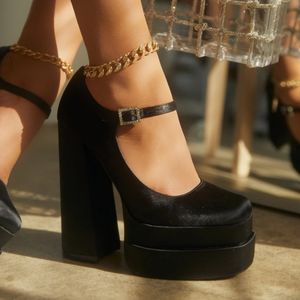 Miss Lola Heels